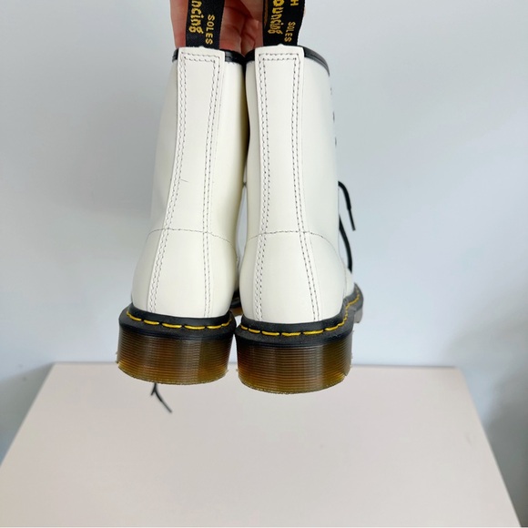 NWOT Doc Martens White Lace up 1460 Paschal leather 8-eye boot - Picture 9 of 9